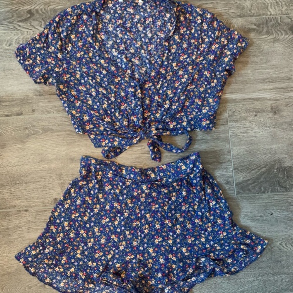 🌸SOLD🌸 AE two piece floral set
